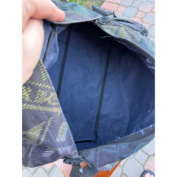 Vintage QuikSilver Duffel Bag 21x12x10 Black Green Yellow - Picture 11 of 12